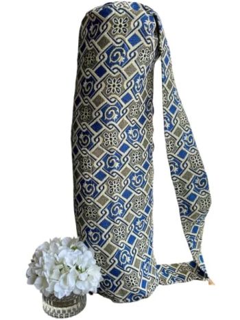 XAGOFIT Yoga Mat Carry Bag Fully-Zipped Tote with Ergonomic Shoulder Strap - Ideal for Yoga Pilates Enthusiasts - Blue Flowers